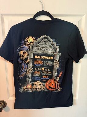 Universal Halloween Horror Nights 2022 Graphic Tshirt Unisex Small